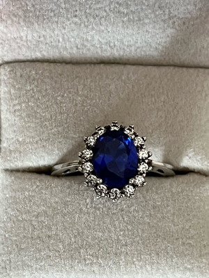 Silver 925 ring like new with blue stone and zircon