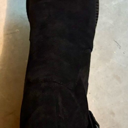 Suede boots size 38 new, very comfy, black