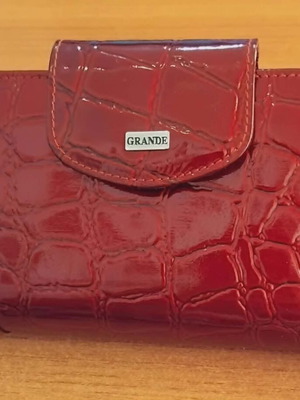 Leather patent wallet like new, red, multiple compartments