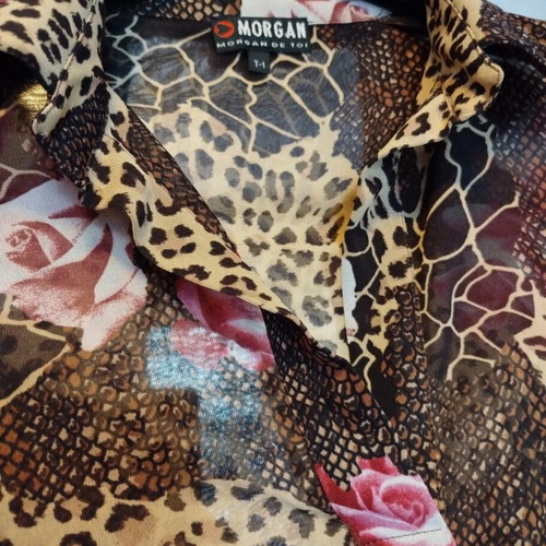 Morgan shirt with animal print and pink roses