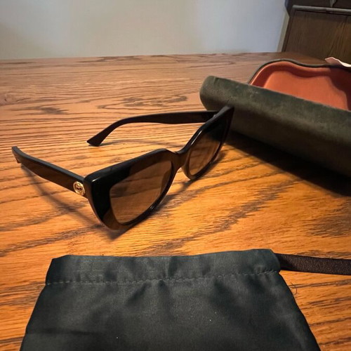 Gucci oversized sunglasses like new, black