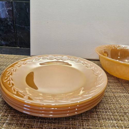 Fire King serving set like new with 1 large bowl, 4 small bowls and 4 fruit plates