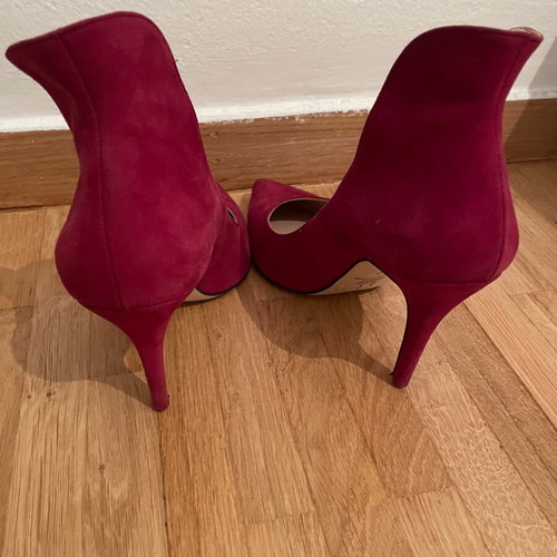 Red velvet pumps used, size 40