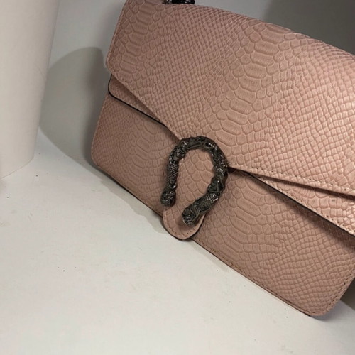 Shoulder bag used in very good condition without wear