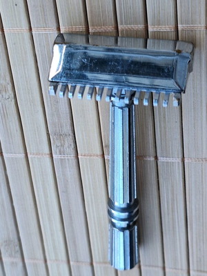 Gem Micromatic open comb single edge razor '40s used