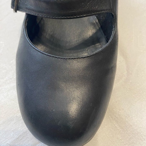 Clarks black pumps used with strap size 37