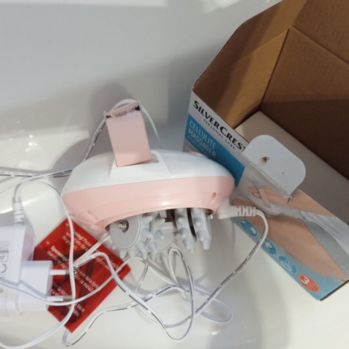 Anti-cellulite massage device with two speed settings