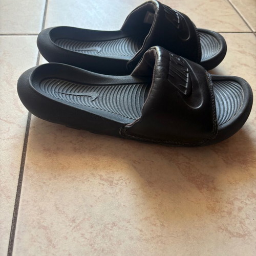 Nike Victori One Slide black size 36.5 like new