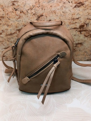 Women’s faux leather backpack like new, brown
