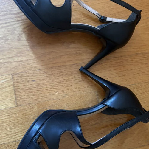 Black sandals size 38 new with 8cm heel and side strap