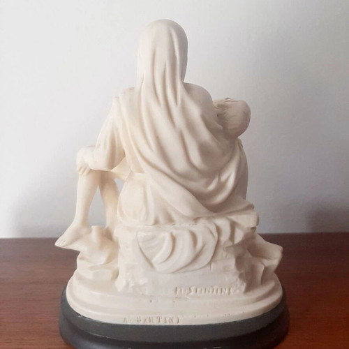 Pieta sculpture by Michaelangelo, like new, marble dust