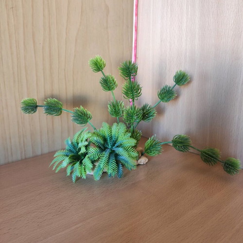 Artificial aquarium plant like new, 14 cm tall with base