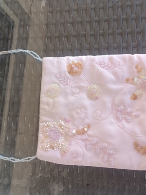 Boho χειροποίητο τσαντάκι Mix & Match ροζ με παγιέτες και χάντρες σαν καινούργιο