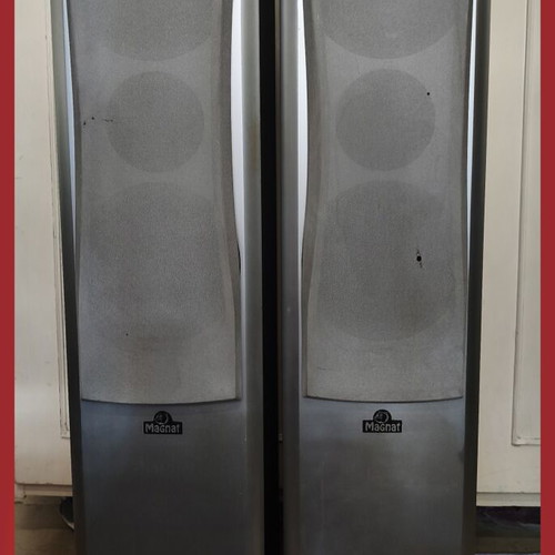 Magnat Vector 55 floor speakers with cosmetic flaws