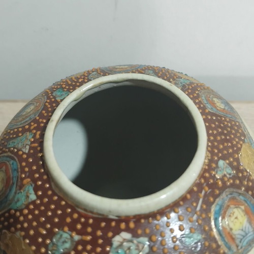 Decorative vase in Japanese style inspired by Satsuma used