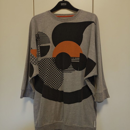 Humor unisex sweatshirt long with 3/4 bat sleeves, size Medium, like new