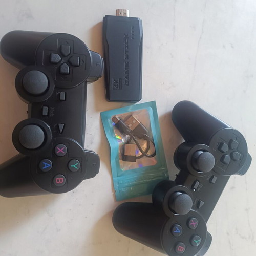 Console with two controllers, 10000 games, HDMI 4K