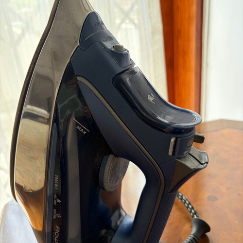 Rowenta Pro Master 2800 watt steam iron like new