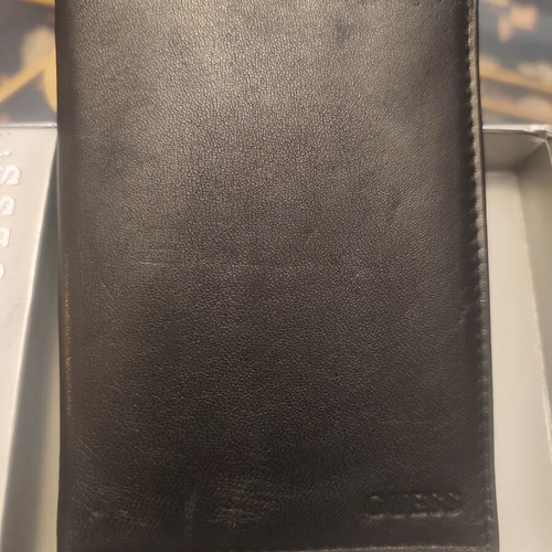 Guess men's leather wallet black new with tags