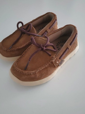 UGG μοκασίνια σε καφέ, μέγεθος 28,5