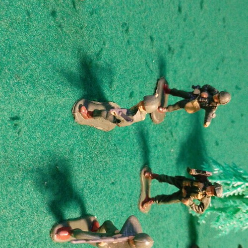 Diorama with over 25 painted soldiers used