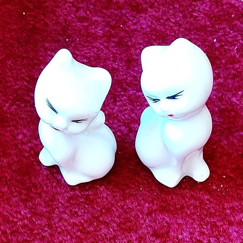 Porcelain cat figurines vintage set, like new