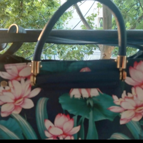 Accessorize floral large handbag with gold details and pouch, new