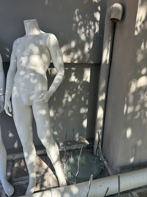 Used male display mannequins, Italian and Spanish