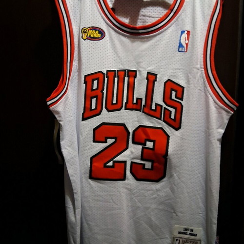 Chicago Bulls Michael Jordan Away Jersey size Large new