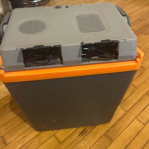Car refrigerator like new, works with 12 V and 220 V