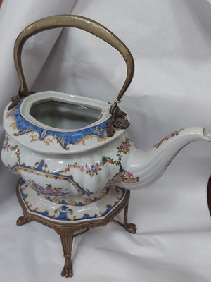 Teapot with separate vintage base like new
