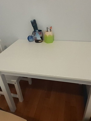 Детска дървена маса Ikea Sundvik с 1 стол