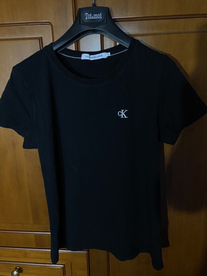 Calvin Klein women's t-shirt like new, size M