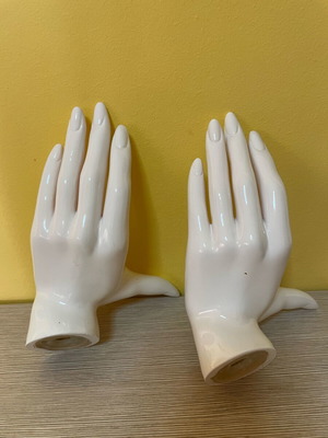 Doll hands like new