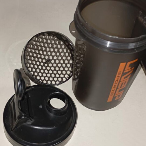 Shaker like new, plastic black 600 ml