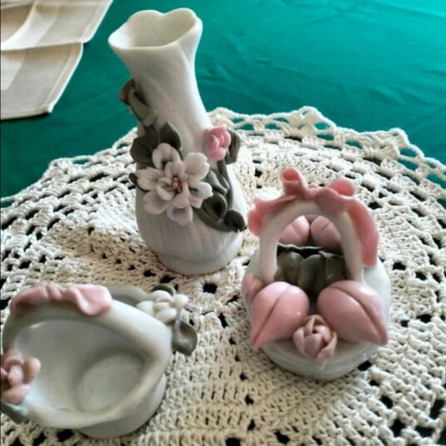 Vintage decorative miniatures porcelain set of 3 with box