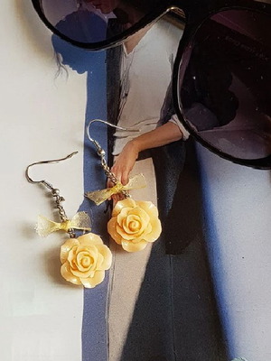 Flower earrings beige like new, 4cm long