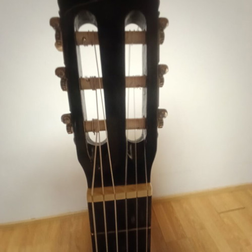 Classical guitar with new strings, 4 picks and carrying case