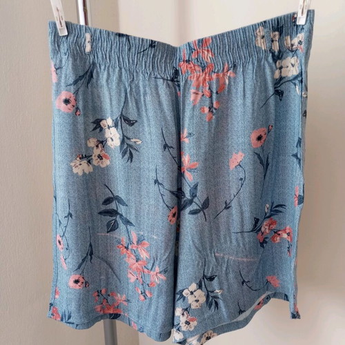 Floral print women's bermuda shorts, size L