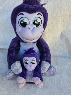 Interactive monkeys like new, make sounds and move eyes