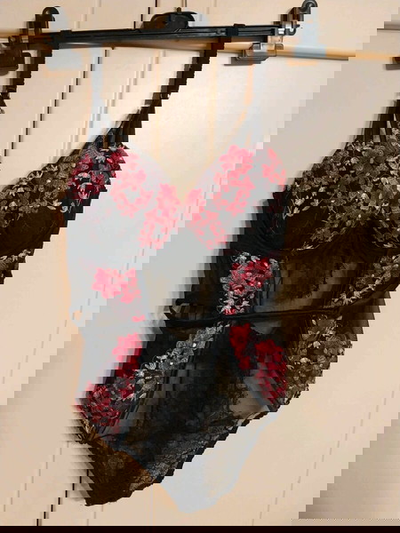 Lipsy no small cup 34dd