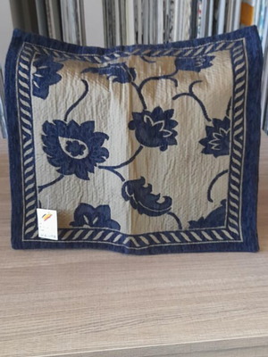 Chenille throw set 3 pcs new with two pillowcases