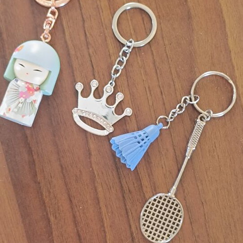 Keychains set of 3, like new, silver color
