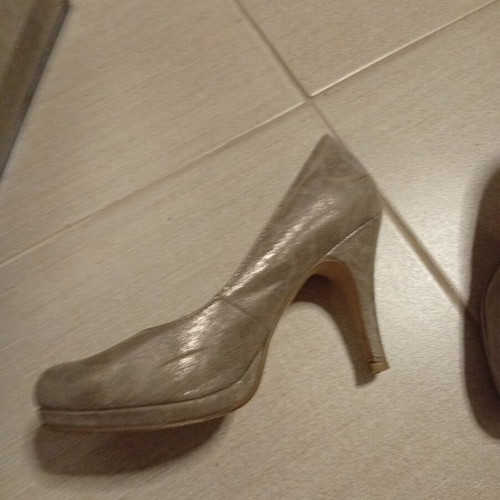 Tamaris pumps used, size 39, beige and silver