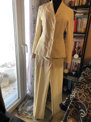 Striped set jacket Hype and cropped pants Avocando like new, broken white