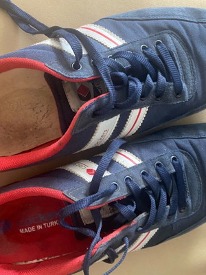Cockers athletic shoes used, blue and red, size 45