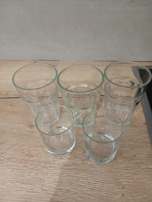 Set of 5 drinking glasses, 3 large and 2 small