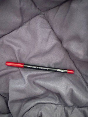 Lip pencil waterproof like new, shade 29