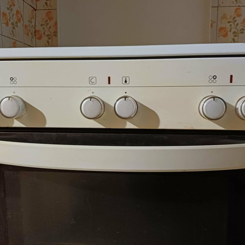 Pitsos kitchen and Davoline extractor hood like new