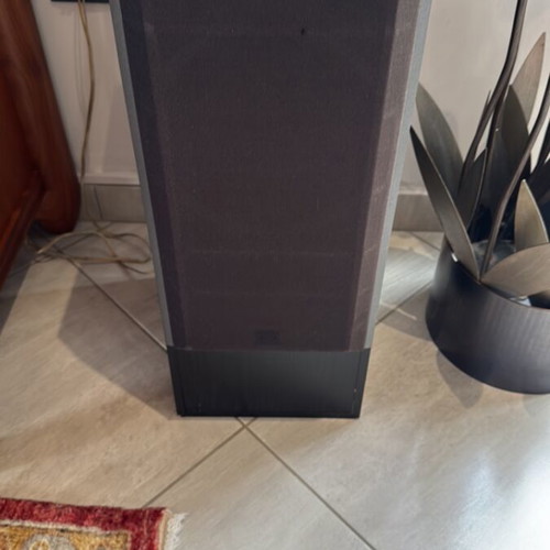 B&W DM 570 speaker used floor-standing
